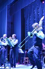 Los Corazónes Calientes In the Concert